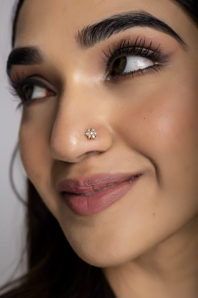 KuberBox 18K Sukanya Nose Pin Design)